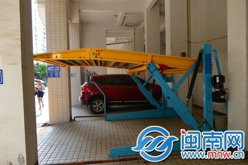 这种立体停车架对于层高足够高的停车位是一个福利