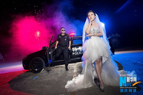 重庆特警婚纱照走红1