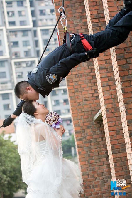 重庆特警婚纱照走红2