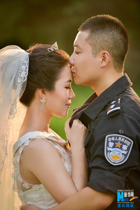 重庆特警婚纱照走红4