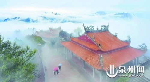 雨中百丈岩 （吴新华 摄）