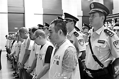 四川致19死15人失踪青川血案20年后公审遭疑