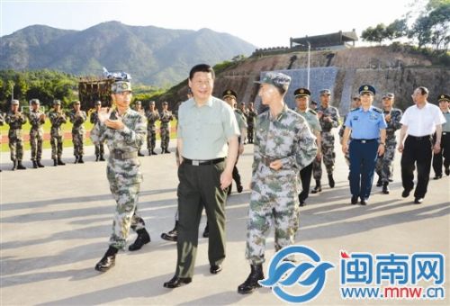 7月30日，习近平看望慰问第31集团军某师官兵