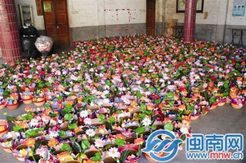 2000盏水灯就位 求一盏祈福吧
