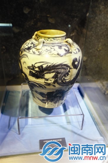 漳州窑青花瓷龙纹四系罐（明代）