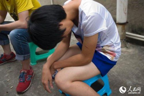 21岁双性人出生便遭生母抛弃 屡遭村民羞辱打骂