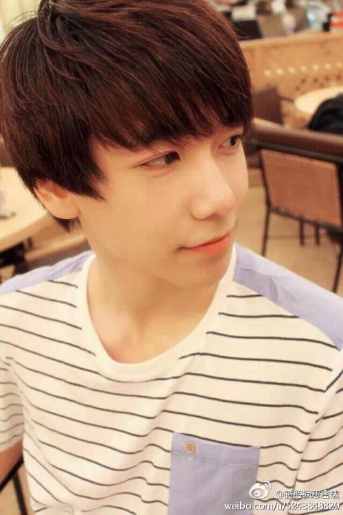 清华大学校草李润东生活照曝光