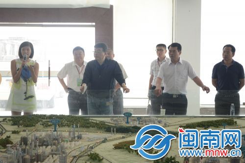 考察队伍走访，并了解泉港石化工业区