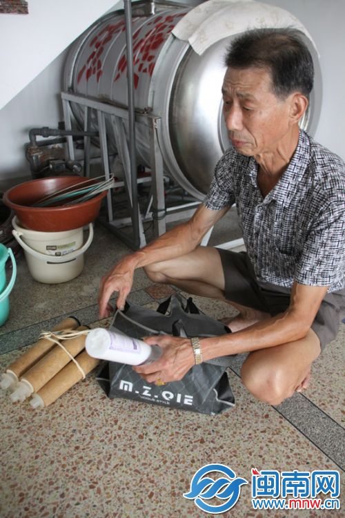 自来水经常发黄浑浊,过滤器里面吸附用的塑料泡沫,使用后都变黄了