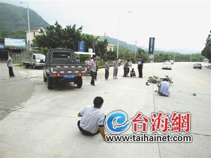 ▲路过事故现场后，赵振林赶紧让警车倒回去