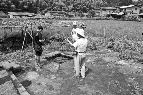 因央视《奇特的蓝宝石》 明溪一小山村成寻宝全国焦点