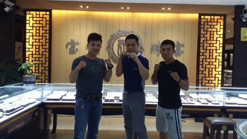 六位“武林高手”智擒抢包犯