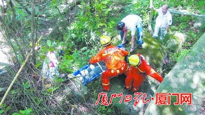义工南普陀后山捡垃圾摔伤