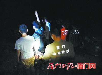 6名被困驴友救下山