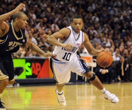 1.85米美籍后卫科里·费舍尔加盟福建 曾单场