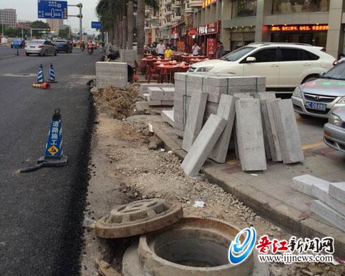 晋江梅岭竹园社区福隆小区外围道路被破坏