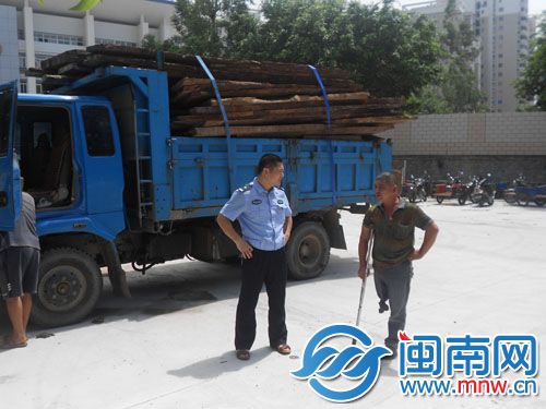 邓某右腿截肢，驾车超载被查获