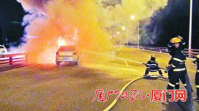消防官兵緊急滅火