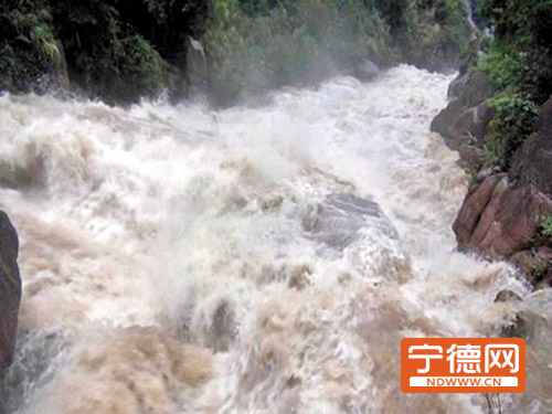 事发时山洪湍急。吴钟德图