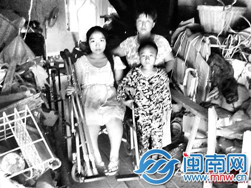 母亲、女儿、儿子三人，都患上软骨病
