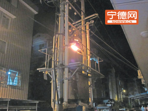 变压器突然着火