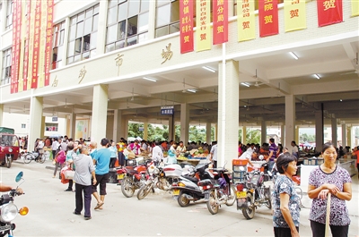 龙岩上杭白砂镇新建农贸市场投入使用