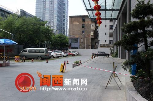 大楼下面已被暂时封锁