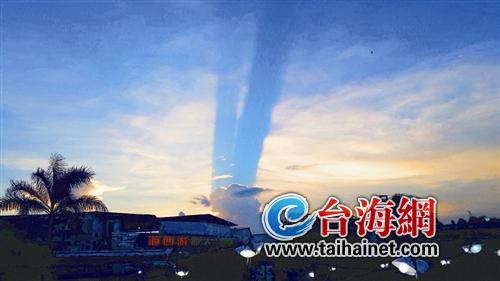 鈼嗚タ杈瑰ぉ绌哄嚭鐜扳€滄搸澶╂煴鈥?jpg