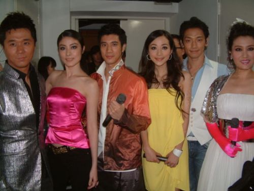 南京青奥会闭幕式 韩雪与多亮演唱《青春之城