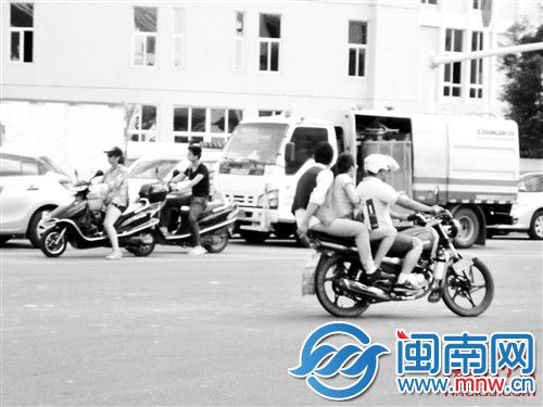 东园路摩托车超载