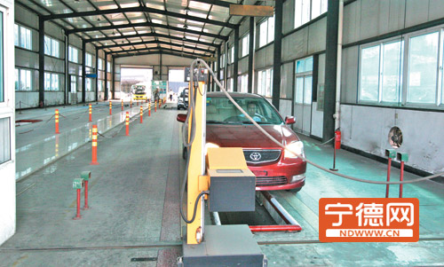 9月1日起非营运轿车等车辆6年内试行免检（陈翊群 图）