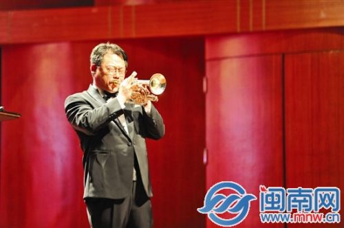 有着&ldquo;亚洲第一小号演奏家&rdquo;之称的韩国艺术家安熙赞获最多掌声