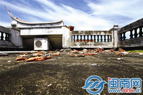 被雷劈断的燕尾脊