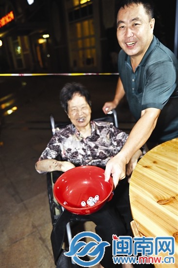 闄堣&euro;佸お涓&euro;鎶婂崥鍑轰釜鈥滃洓杩涒&euro;?jpg