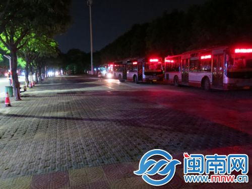 鈼&euro;鍓嶆櫄8鏃惰锛屽叕浜ゅ仠杞﹀満閲屽凡涓嶈绉佸杞?jpg