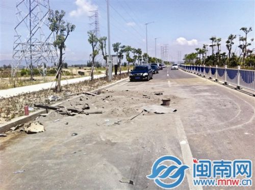 杞︾ジ鐜板満杩橀仐鐣欎竴鍫嗘按娉?jpg