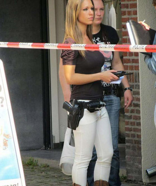 荷兰性感气质女<em>警察照片</em>:紧身衣、牛仔靴和配
