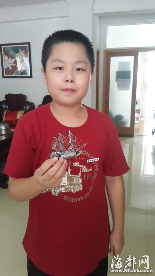 就是这个小男孩发现了错误