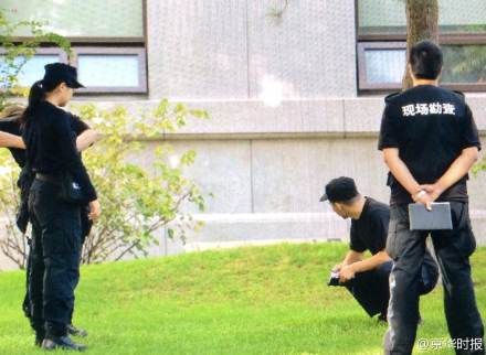 北京三里河路住建部大门外草坪现女尸 胸部中刀(图)