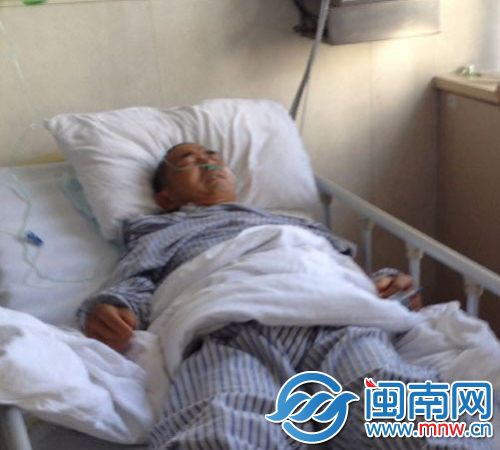 被牛撞伤的陈先生已脱险