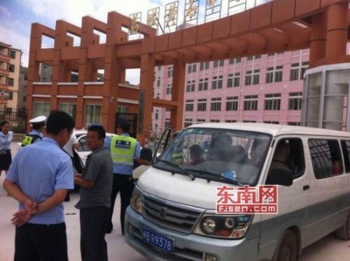 驾驶人因超载，将面临驾驶证记6分、罚款200元的处罚