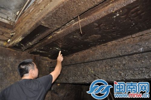 石刻藏在一座小水电站机房内