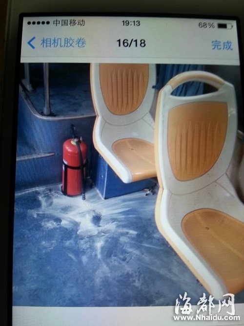 131路公交车内满地粉尘