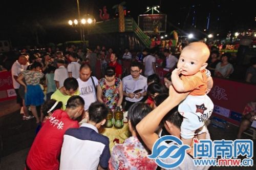 哟，大人们在快乐地忙什么呢？（8月25日，南靖江滨公园站