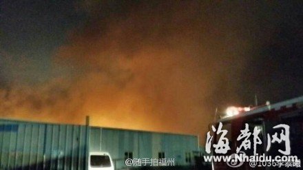 网曝福州火车南站附近厂房大火 消防车已到~