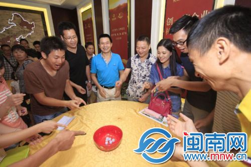 博饼现场，大家都玩得很尽兴