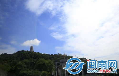 上午阳光普照，午后又是黑云压城——摄于龙文塔