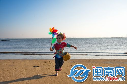 “小小蟳埔女”黄馨怡形象清新可爱