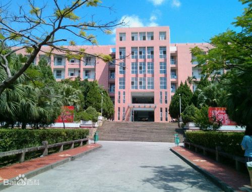 田华侨中学校长吴玉荣公车赴风景区游玩被处分