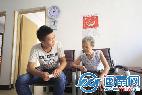 职校学生陈同学有空都会去看望林奶奶